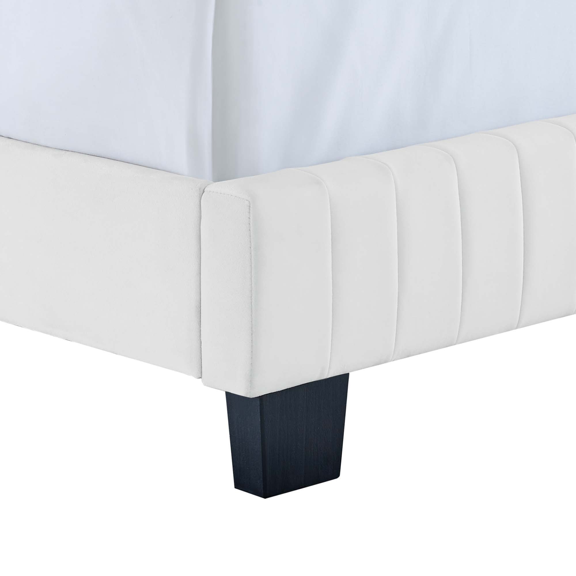 Yiva Queen Bed - White Denmark Home