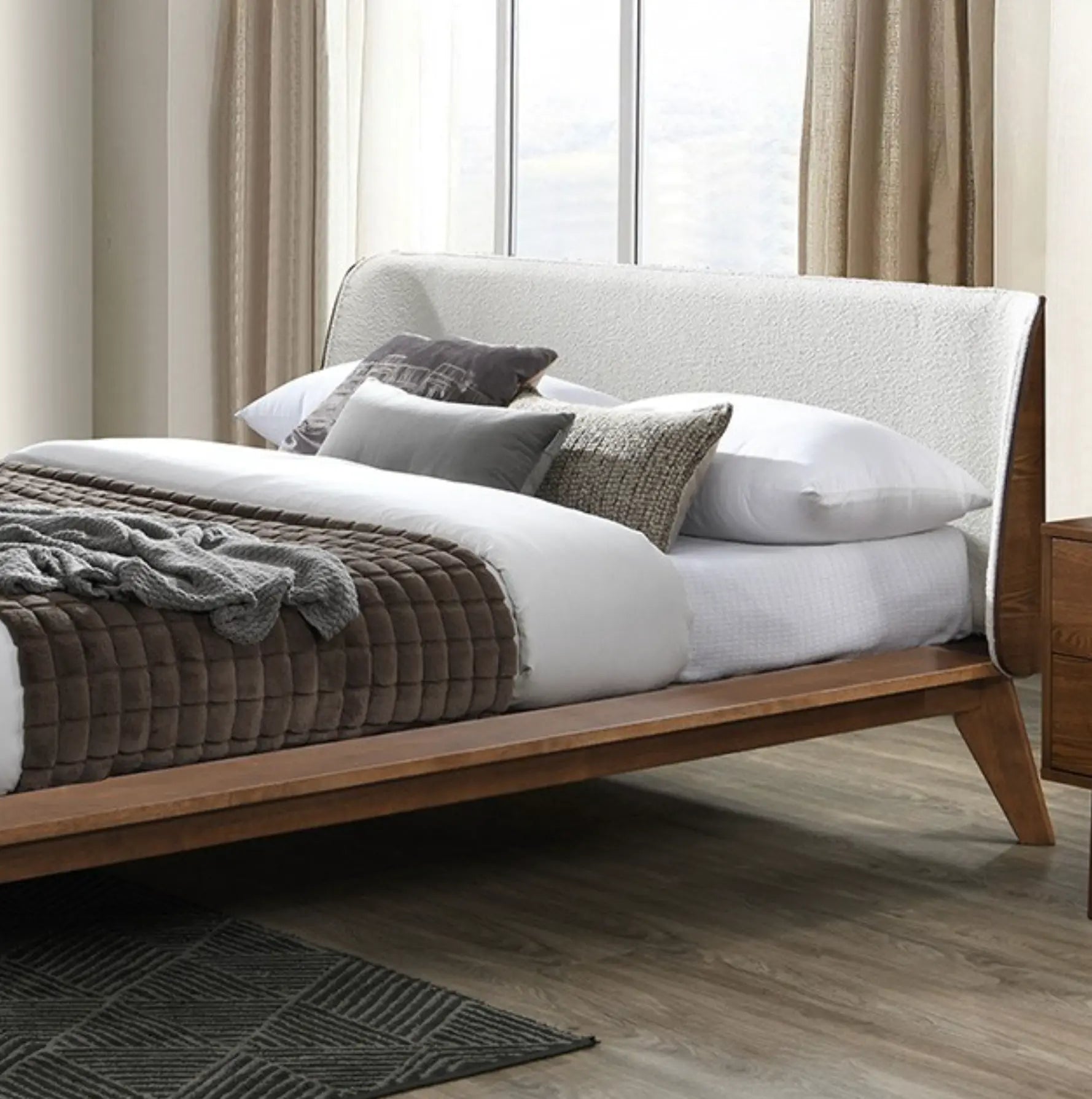 LYNDBERG™ Platform Bed Denmark Home